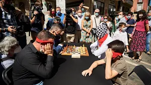 El campeón del mundo de ajedrez, nombrado Guiri del Año 2021 en Pamplona