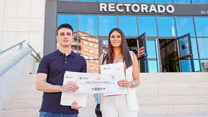 Dos estudiantes navarros ganan un premio por una 'app' para buscar aparcamiento