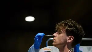 Contagiados la mitad de los jóvenes navarros que fueron a Salou: más de 1.000 positivos