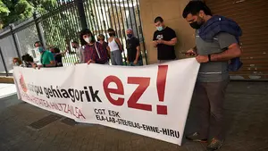 Sindicatos se concentran para protestar por la muerte de un transportista en Villatuerta