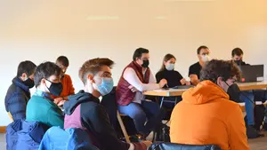 La política del futuro: los jóvenes que acuden al Parlamento a luchar por los 'zoomers'