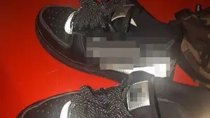 Detenido un menor por robarle las zapatillas a otro mientras le golpeaba en Mutilva