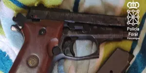 Amenaza a punta de pistola: la Policía Foral detiene a un vecino de Guesálaz de 60 años