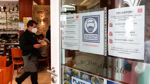 Los hosteleros navarros tachan de inmoral e ilógica la imposición del certificado Covid