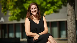 María Jesús Alonso: “Ir a un centro comercial es igual en todas las ciudades. Ir al Ensanche no”