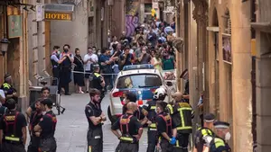 Desalojan un hotel tras una explosión en La Rambla de Barcelona
