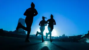 Los consejos para practicar deporte en verano de manera segura y eficaz