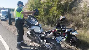 Dos motoristas heridos tras caer de manera simultánea en un accidente en Viana