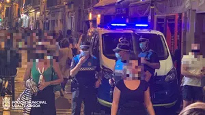 "Totalmente imposible": Policía de Pamplona no puede con las aglomeraciones por San Fermín Chiquito