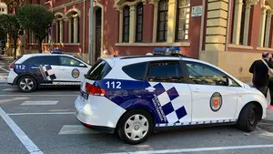 Cazan a una camionera en Navarra que se estampó contra cinco coches aparcados y huyó