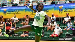 La navarra Lysa Tchaptchet deja el Elche y ficha por el actual campeón de Europa