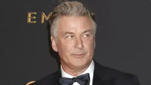 Alec Baldwin mata a una mujer de un disparo en un rodaje: la pistola ten&iacute;a que ser de atrezzo