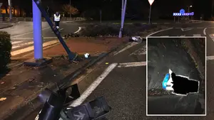Choca contra dos semáforos, una farola en Pamplona y se da a la fuga, pero se olvida la matrícula