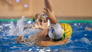El Waterpolo Navarra sigue colista después de perder ante el Canoe en la piscina de Amaya