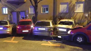 Un conductor borracho y sin carné choca  contra seis coches aparcados en San Jorge