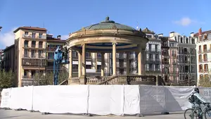 Obras en la 'sala de estar' de Pamplona: así se restaura el quiosco de la Plaza del Castillo