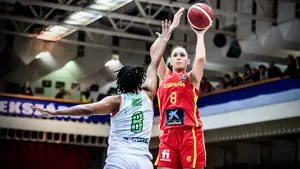 La alero navarra Irati Etxarri debuta con victoria en la selección española absoluta