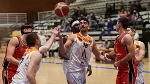 La reacción final del Basket Navarra no llega a tiempo en la pista del Zamora