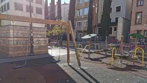 Pamplona renueva zonas infantiles en el Casco Viejo, Azpilagaña y Ermitagaña