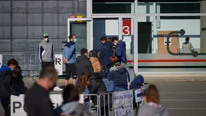 Salud, desbordado por la sexta ola: anuncian cambios en el rastreo de contagios