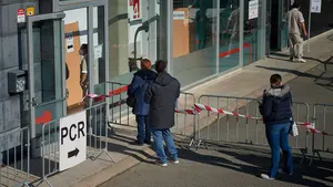 Navarra supera su propio r&eacute;cord de contagios Covid: un fallecido y 14 nuevos ingresos