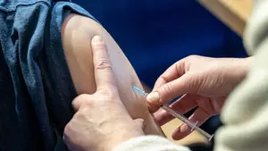 Tercera y cuarta dosis de la vacuna Covid: las nuevas decisiones de Sanidad