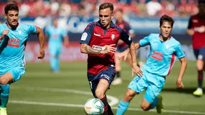 Osasuna aligera plantilla antes del estreno liguero: rescinde el contrato de Rober Ibáñez