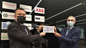 La UNAV firma una convenio con una empresa para formación en gestión responsable de la tecnología