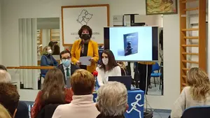 Un libro sobre el Parkinson recoge el trabajo de pacientes, familiares e instituciones en Navarra