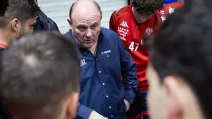 El navarro 'Zupo' Equísoain, cesado tras el descenso provocado por el Anaitasuna