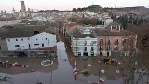 Tudela amanece con más de 20 calles anegadas por el agua y la crecida del Ebro