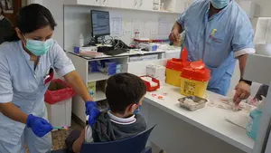 La jefa de Infecciosas de Pediatría del HUN: "Vacunar a los niños es muy importante"