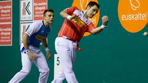 Elezkano y el navarro Zabaleta sufren hasta el último tanto para ganar en el Labrit