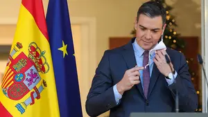 Sánchez comparece, no anuncia nada y recuerda que el "virus sigue con nosotros"