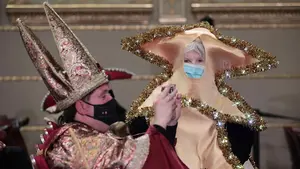 Chuchi, el primero en entrar al Teatro Real tras 5 días de cola con "mucho frío"