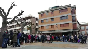 Marcilla pide a sus vecinos que denuncien delitos de los 'menas' mientras se busca solución