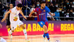 Durísimo varapalo: el Ribera Navarra cierra el año goleado en el Palau Blaugrana