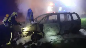 ¿Coche robado? Investigan la salida de vía e incendio de un turismo en Villafranca