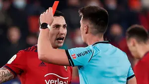 Así refleja el árbitro el motivo de la expulsión de Chimy Ávila ante el Athletic