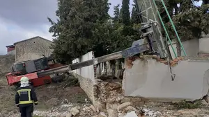 Heridos dos trabajadores en piernas y espalda tras un accidente laboral en El Busto