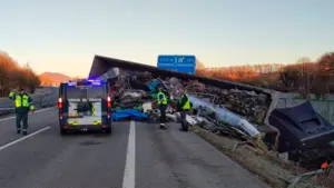 Herido el conductor de un tráiler tras salirse de la vía en la A-15, a la altura de Larráun