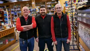 Droguería López, en Pamplona: "Somos dinosaurios que aguantamos por ahora"