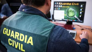 Hallan muerta a una mujer en la bañera de su casa: detenido el nieto de 15 años de su pareja