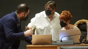 El Parlamento navarro rechaza que se impida la instalación de "macrogranjas"