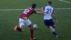 Intolerables insultos racistas y lanzamiento de bengalas en un partido de regional en Navarra