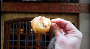 El 'Moscovita': así se hace el frito más famoso del bar 'El Temple' en Pamplona