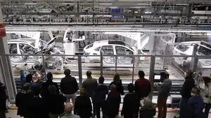 Surrealista e inverosímil: nuevos paros en Volkswagen Navarra por falta de ropa