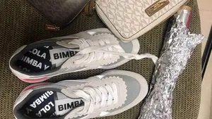 Detenida en Pamplona por robar zapatillas y bolsos envueltos en papel de aluminio