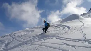 Esquiar con poca nieve en Navarra: consejos para evitar lesiones