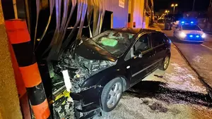 Hospitalizados tras irse a casa y abandonar el coche al accidentarse en Landaben